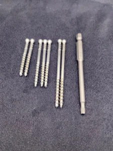 Samorezy iz nerzhaveyushchej stali dlya terrasnoj doski TIMBERTECH A2 4,2 x58 mm, 800sht (2 upakovki)+2 bity. 2